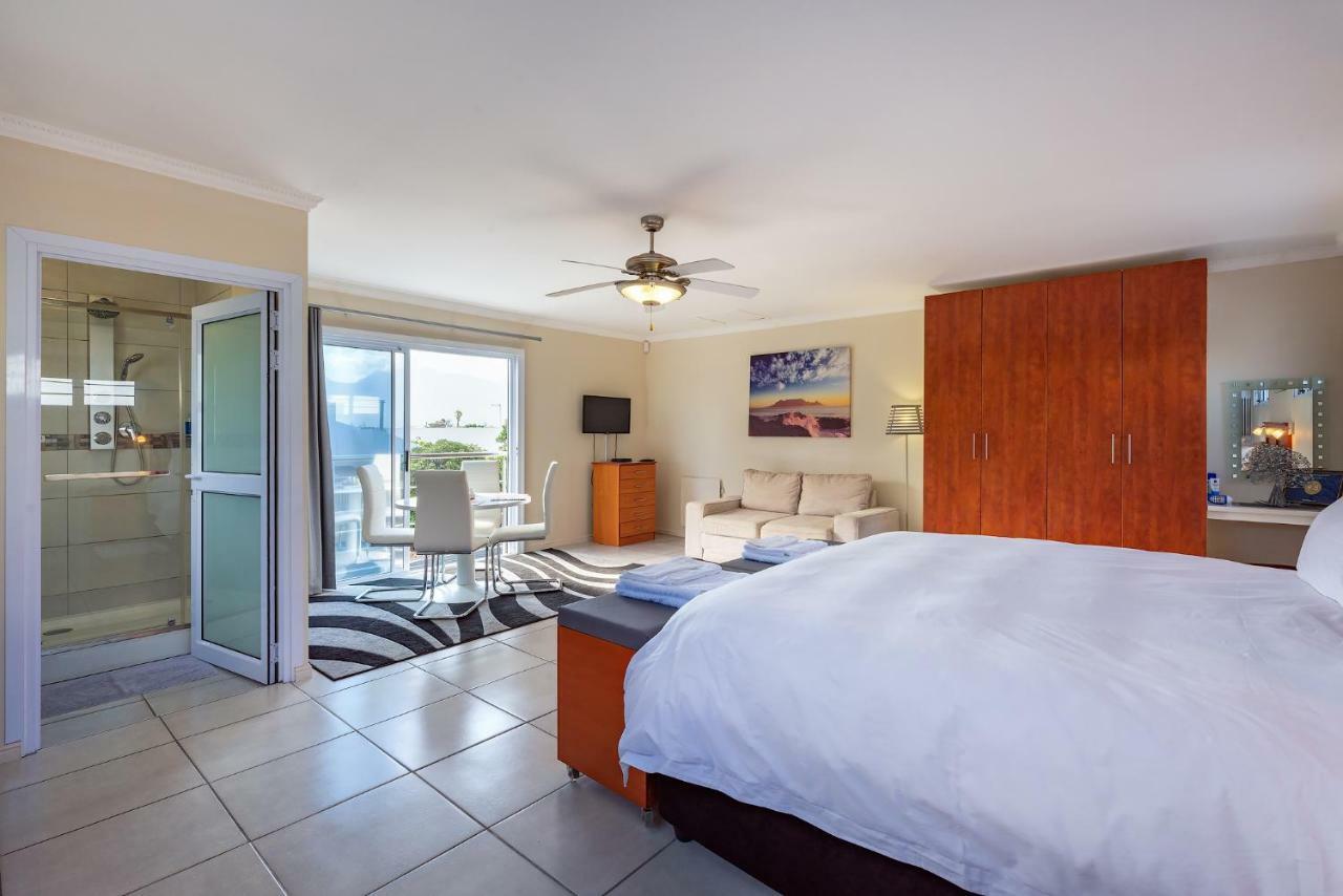 Pro Moni'S Guesthouse Muizenberg Exterior photo