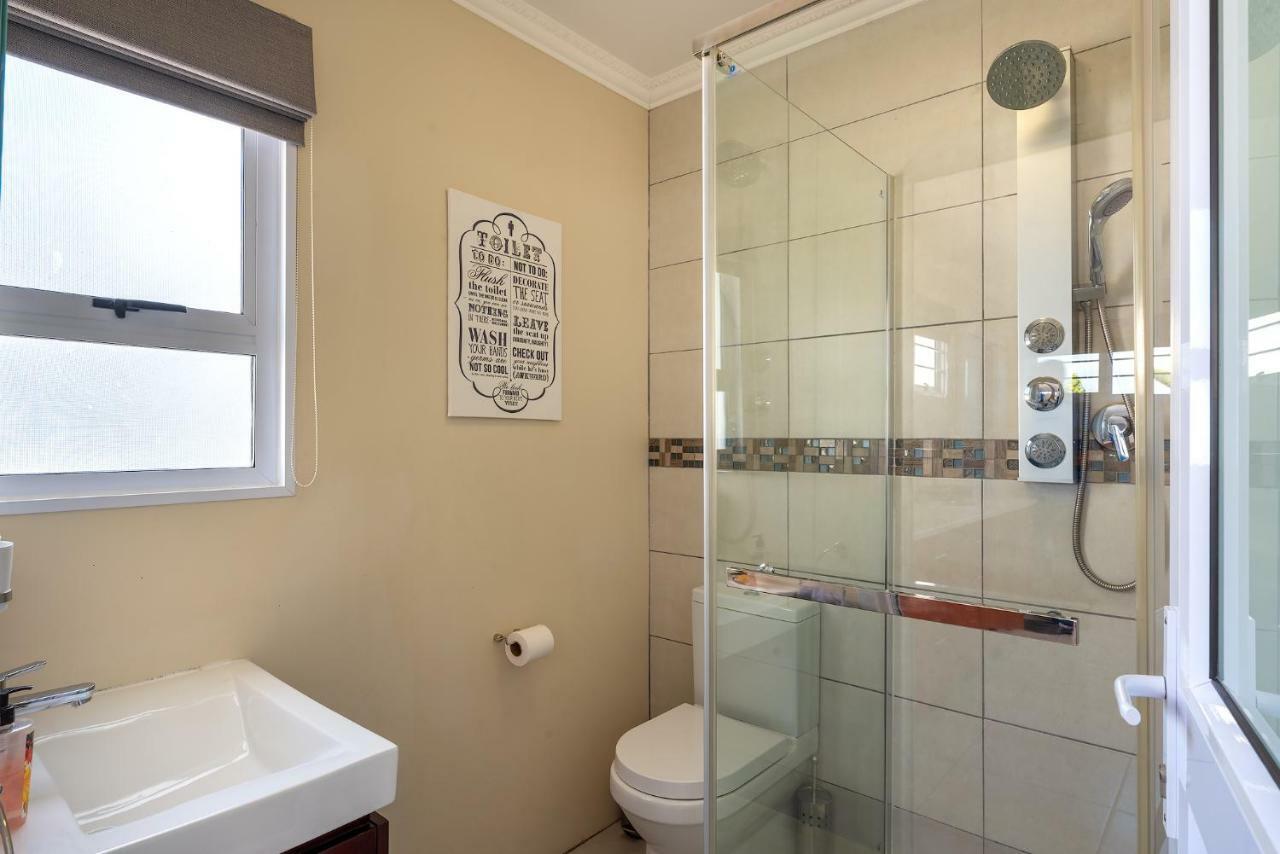 Pro Moni'S Guesthouse Muizenberg Exterior photo
